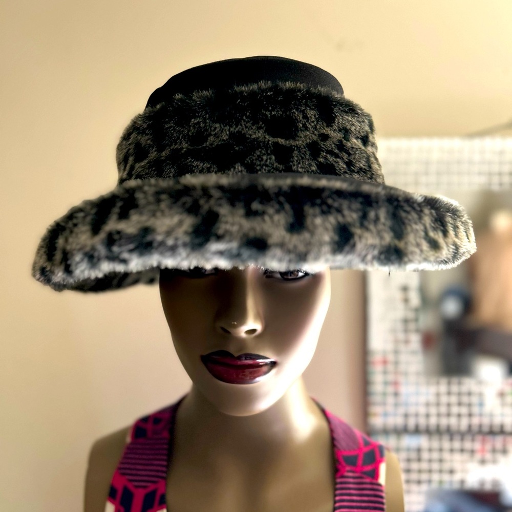 STUDIO B CLASSY HAT - Picture 3 of 3
